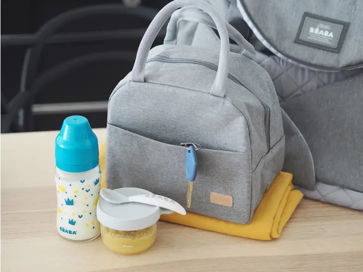 https://www.dirtylittlebaby.com/cdn/shop/products/BEABAKidsInsulatedLunchBag-Grey2_1800x1800.webp?v=1675303188